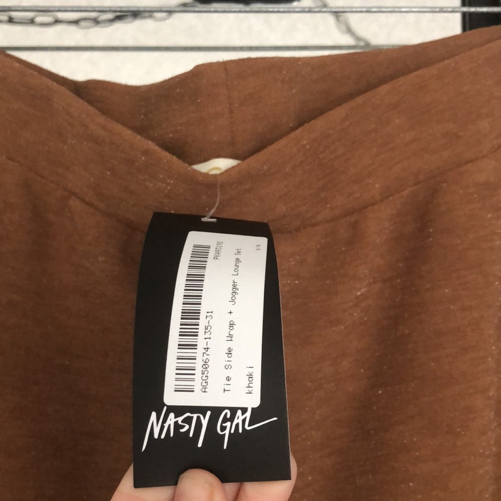 Brown joggers - Picture 2 of 3